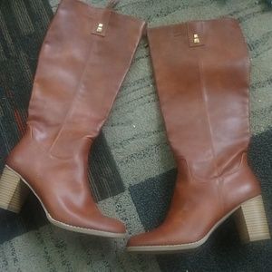 CUTE BOOTS SIZE 10